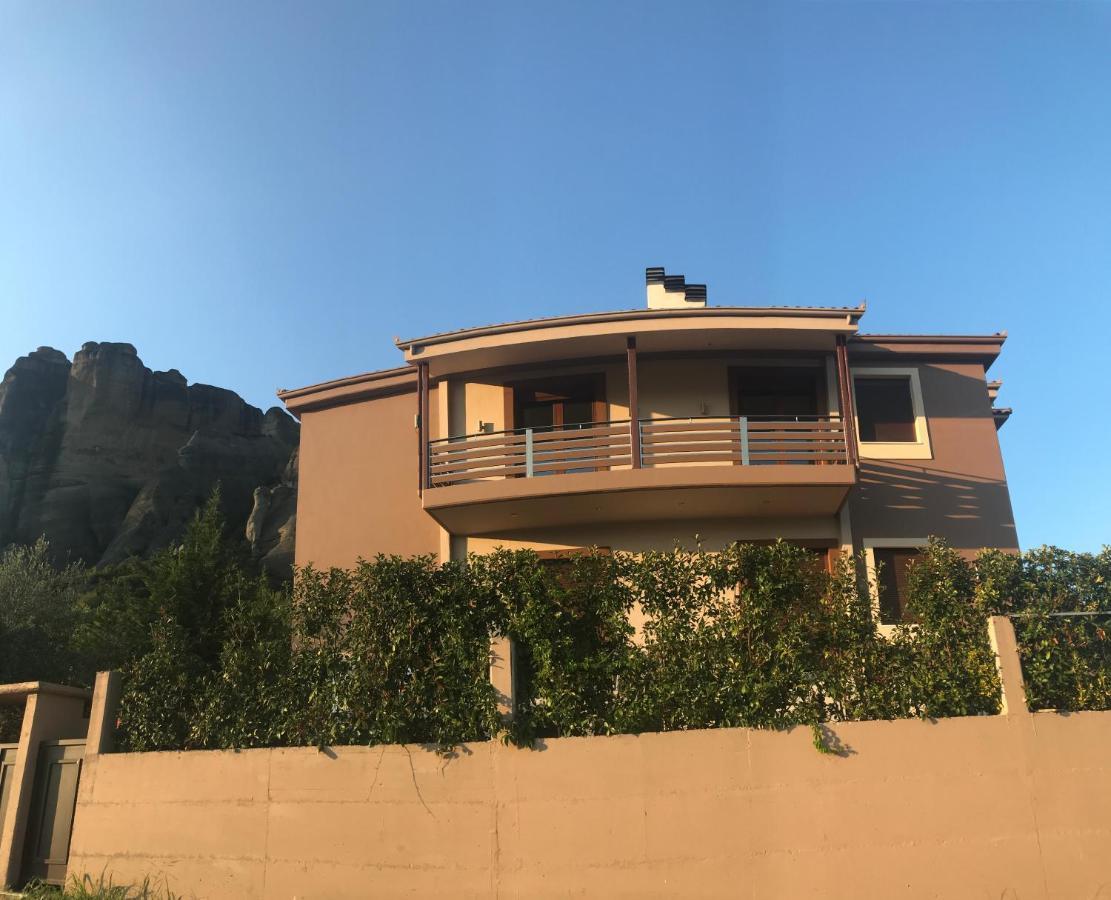 Villa Under Meteora Калампака Экстерьер фото